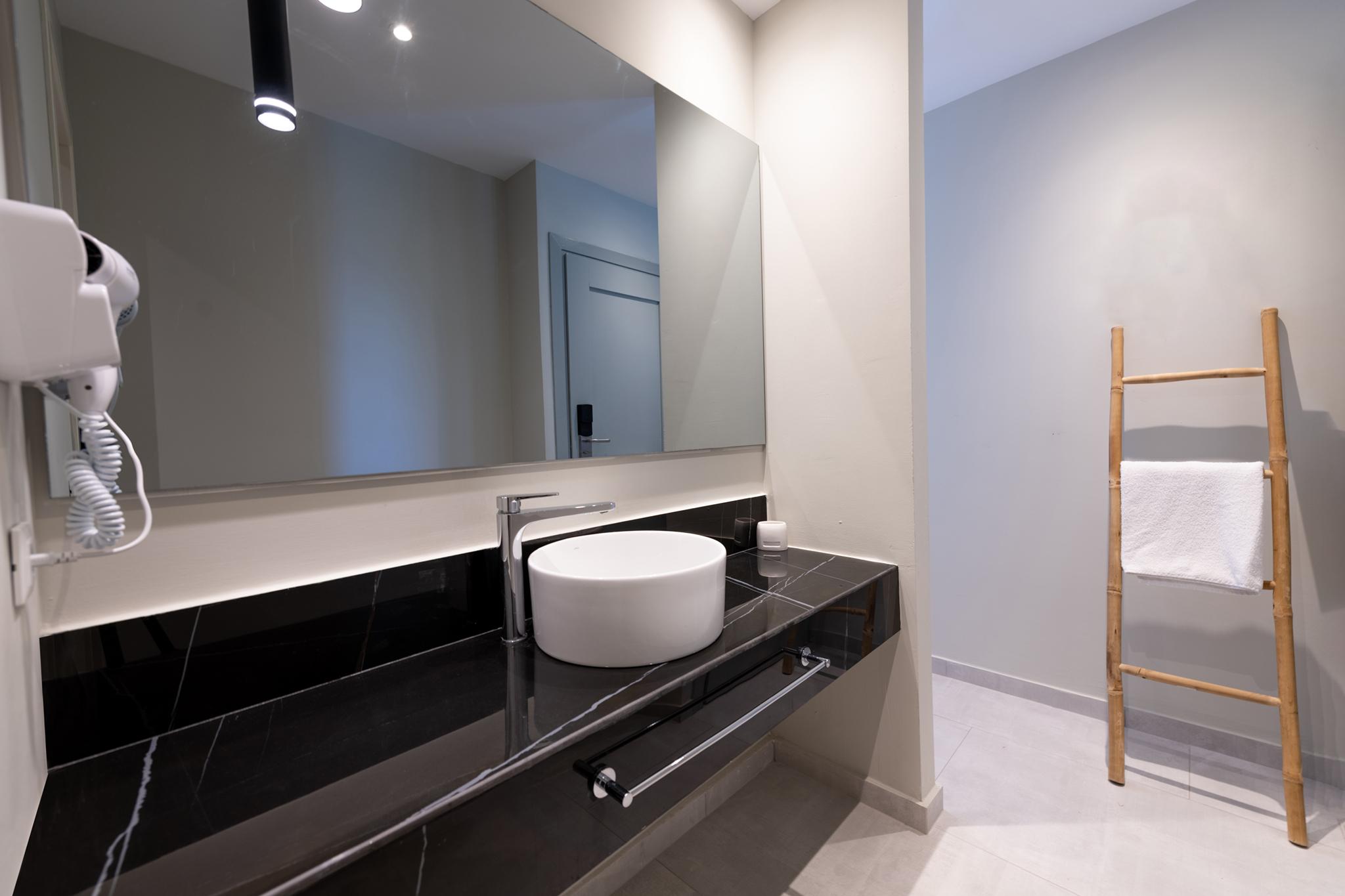 Hotel Ekati Maizonettes 4*